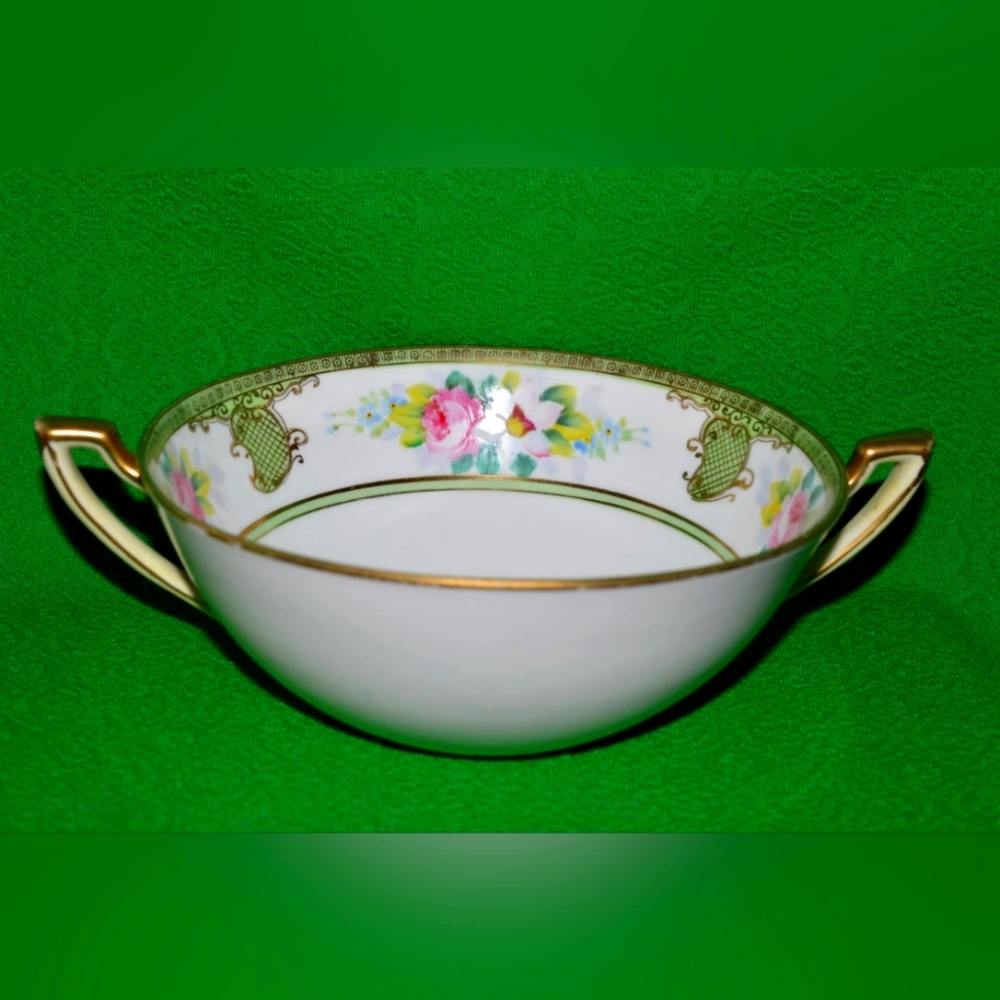 Bouillon cup Manufactory NIPPON.  Japan 1911 - 1921  Porcelain, hand painted.